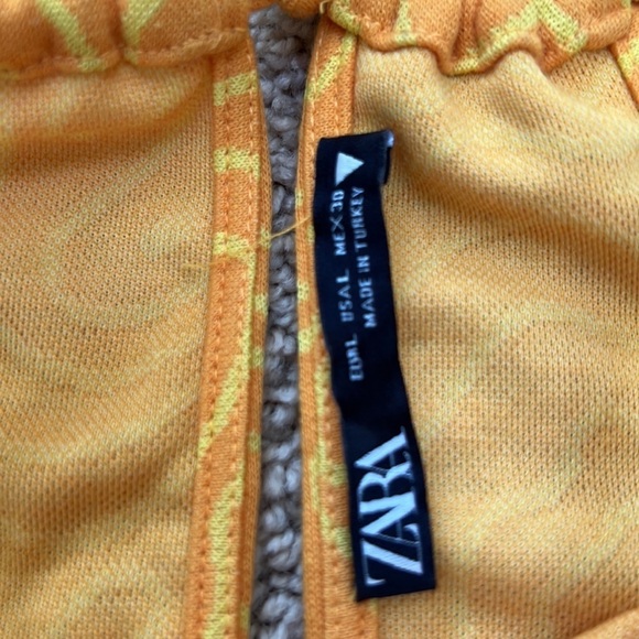 Zara large jacquard halter keyhole top. - Picture 6 of 13